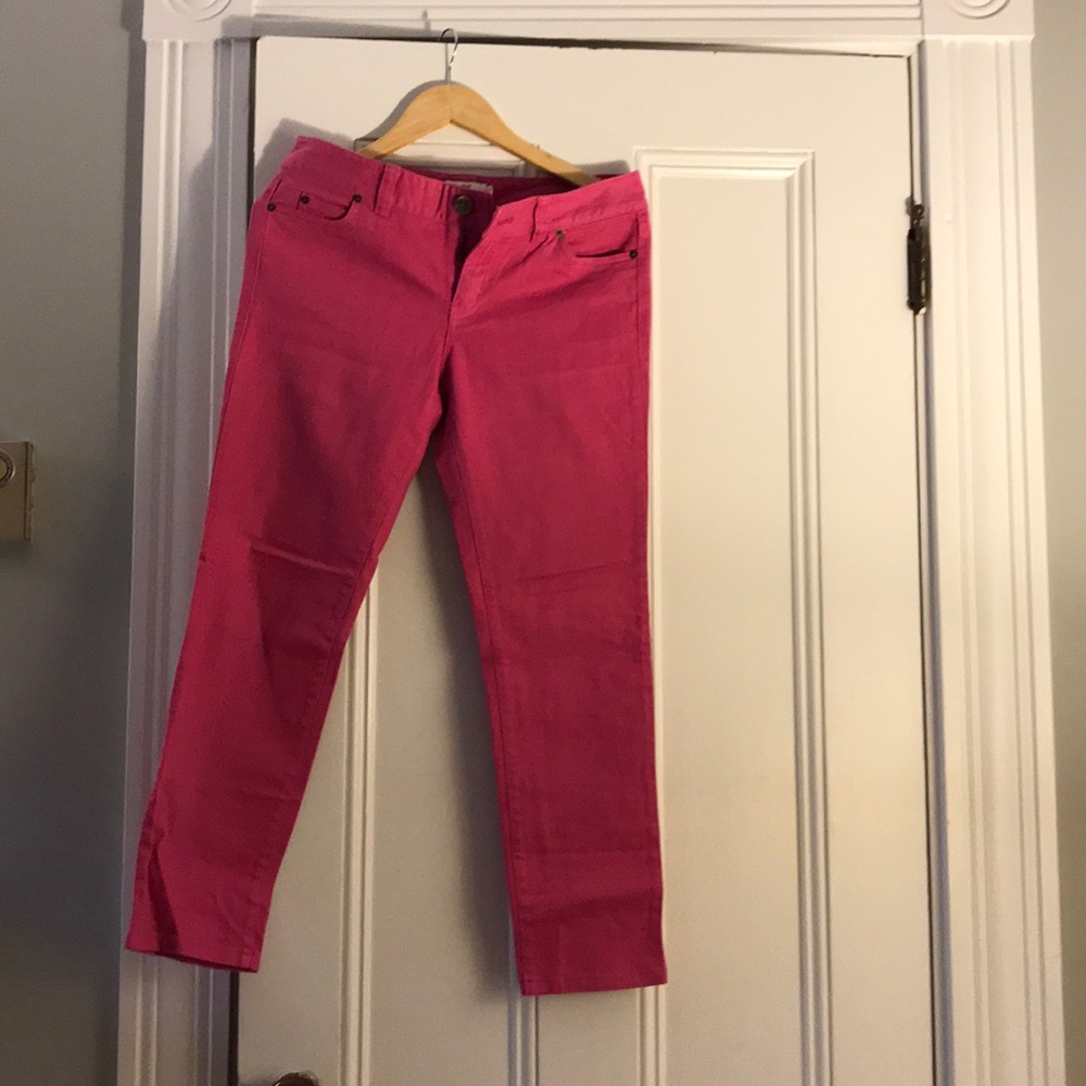 Pink vineyard vines jeans.